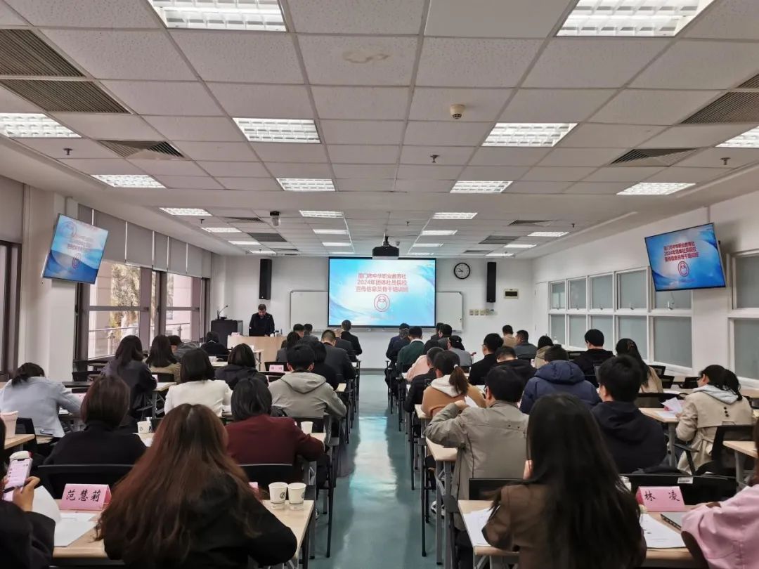 黄州区教育系统青年干部培训班开班